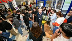 Alumnos del instituto de Silleda simulan una pelea para atraer al director y sorprenderle con una despedida