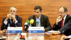 En el centro, el director general de Industria, Manuel Valle.