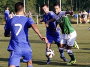 Joselu suele vivir rodeado de rivales y beneficia a sus compa�eros.