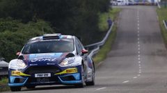 Miguel Fuster con su Ford Fiesta R5 domin� de principio a fin el rallye llanisco