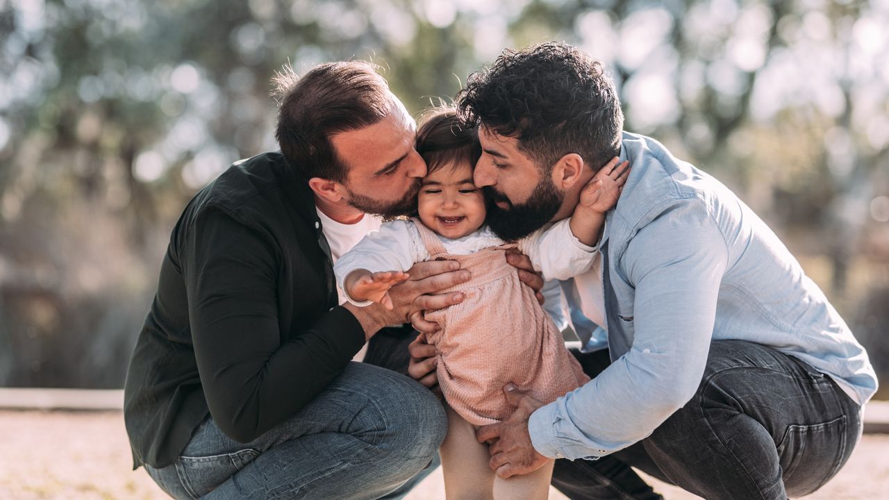 El Gobierno italiano prohíbe inscribir a los hijos de parejas homosexuales