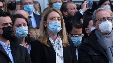 Roberta Metsola, en la concentracinpara recordar a Sassoli a las puertas de la sede del Parlamento Europeo en Bruselas.