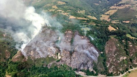 Imagen del incendio en Belmonte de Miranda