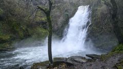 Crecida oto�al en la cascada de Vieiros