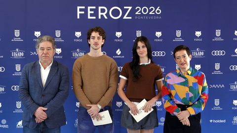 Miguel Anxo Fernández Lores y María Guerra, junto a Milena Smit y Manu Ríos. Los actores han sido los encargados de desvelar los nombres de las películas, series y profesionales que optarán a los Premios Feroz