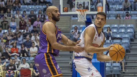 El ex del Obra, Phil Scrubb, 17 puntos, 13 asistencias y 31 de valoraci�n.