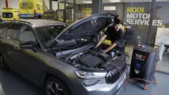 En el taller de A Grela disponen de un amplio espacio actualizado para la puesta a punto.
