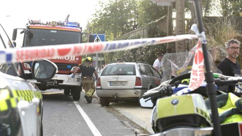 Equipos de emergencia corren hacia el lugar del atropello ocurrido en Sanxenxo.