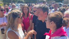 Formoso, departiendo con Yolanda D�az en O Carballi�o, con Marta Lois a su lado.