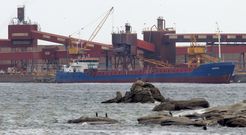 Solo entre el 2012 y el a�o pasado, el puerto comercial de San Cibrao gener� 9,94 millones de euros. 
