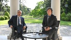 El presidente argentino, Alberto Fern�ndez (izquierda), y el mandatario electo, Javier Milei, el martes en la Quinta de Olivos (residencia presidencial).