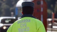 La Guardia Civil de Trfico (en una imagen de archivo) instruye las diligencias por el accidente.