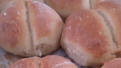 PAN DE MERLUZA. Masa madre elaborada a base de productos marinos y levadura de la zona. Realizada por el maestro panadero Jorge Guti�rrez.