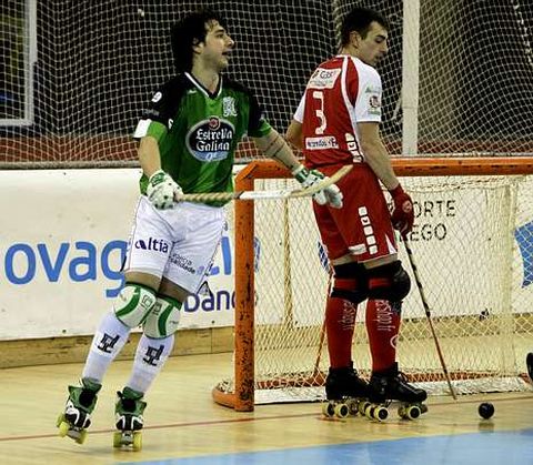 Lucas Ord��ez celebra uno de los goles de ayer.