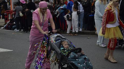 Desfile de entroido de Barbad�s por las calles de A Valenz�