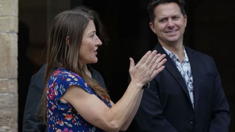 La astronauta estadounidense Christina Koch, una de las tripulantes de la misi�n Artemis II de la NASA que en abril hizo historia al orbitar la Luna, a su llegada este lunes a Oviedo, donde el viernes recoger� el Premio Princesa de Asturias de la Concordia