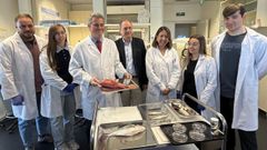 Equipo de la Universidad de Granada en la presentaci�n de la c�rnea artificial elaborada a partir de escamas de peces como la carpa y la gallineta