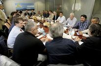 Dirigentes de catorce asociaciones pesqueras y cofrad�as se reunieron ayer en Burela.
