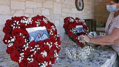 La madre de Sara prepar� centros especiales con fotograf�as de la pareja que colocar� en el cementerio con motivo del segundo aniversario de su fallecimiento
