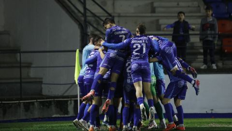 La pia del conjunto azuln celebra el gol de lex Zalaya