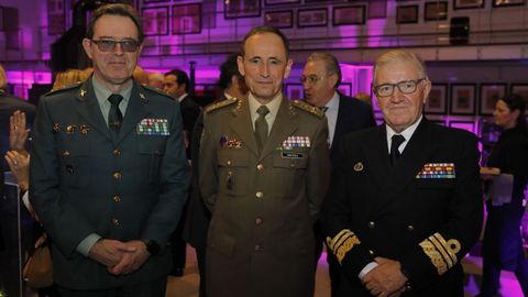Los generales Gonzlez Arias y Arrazola con el almirante jefe del Arsenal de Ferrol, Ignacio Frutos.