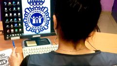 Una agente de la Unidad de Familia y Mujer (UFAM) de la Jefatura Superior de Polic�a de Asturias