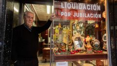 Csar, en su despacho situado en la calle lvarez de Sotomayor, muy cerca del Mercado