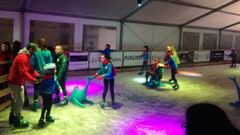LUCES DE NAVIDAD EN OURENSE.En Celanova, los comerciantes abrieron su pista de hielo