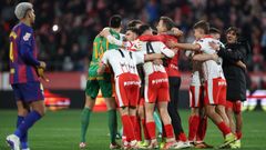 Los jugadores del Girona festejan su triunfo sobre el Barcelona