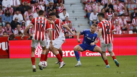 Derbi asturiano entre el Real Sporting de Gijon y el Real Oviedo en El Molin�n