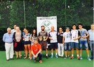 Acto de entrega de trofeos a los ganadores en el torneo.
