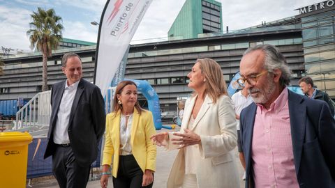 Las autoridades en su visita al village de Portocultura.Desde la izqda.: Carlos Botana, Marta Villaverde, Luisa Snchez y Mario Cardama.