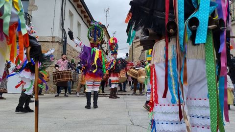 El fulin de Manzaneda particip en el desfile de entroido de Vilario de Conso