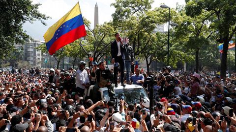 Guaid� anuncia junto a un liberado Leopoldo L�pez la fase final contra la usurpaci�n de Maduro