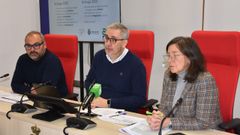 Gustavo Nieto (izquierda) confirm� durante la presentaci�n de los proyectos del plan de obras que la empresa que asume la humanizaci�n de O Milladoiro continuar� trabajando hasta eliminar todas lass deficiencias detectadas en el proyecto.