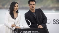 Los actores Fala Chen y Colin Farrell en la presentaci�n la pel�cula �Ballad of a Amall Player� 
