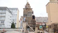 La falla del barrio de las Flores para el San Xo�n es este a�o una r�plica de la torre de H�rcules 