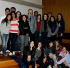 El chef Tri�anes hizo una demostraci�n de las mini-tapas; los ganadores del concurso, cuyos bocatas deb�an contener conservas de pescado y marisco; y alumnos del Santiago Ap�stol bonaerense