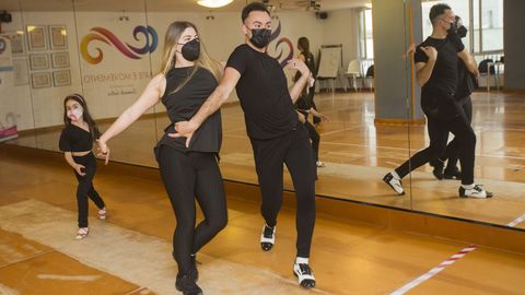 Vicente y Laura forman pareja de baile desde que ten�an once a�os. En el Campeonato de Espa�a de Bailes Caribe�os han quedado segundos, tras Alberto y M�lani. Ella compiti� con el dedo me�ique del pie izquierdo roto.
