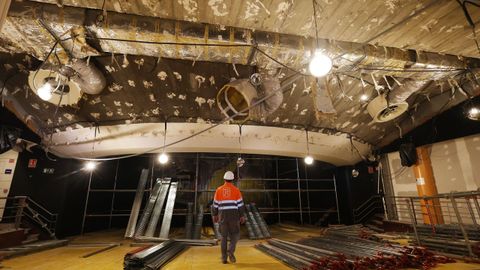 Las obras de emergencia que se llevan a cabo en el Teatro Principal de Pontevedra han dejado una imagen ins�lita de la instalaci�n