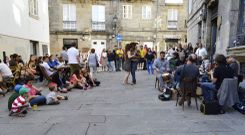 La Foliada das Crechas sali� a la calle para inaugurar otra edici�n del V�a Sacra Fest. 