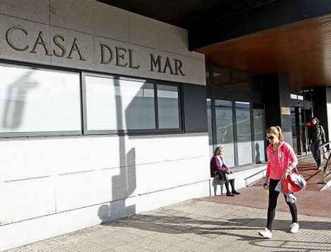 El servicio de Beiramar que se presta a unos quince mil pacientes podr�a cesar tras el verano.