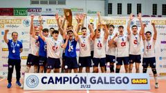 El equipo boirense celebrando el ttulo gallego.