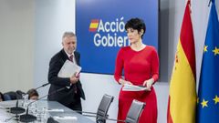 El ministro de Pol�tica Territorial y Memoria Democr�tica, �ngel V�ctor Torres, y la ministra de Inclusi�n, Seguridad Social y Migraciones y portavoz del Gobierno, Elma Saiz.