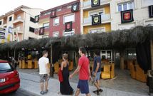 Vimianzo ya est� engalanado para el Asalto al Castelo, fiesta que vive su d�a grande ma�ana. 