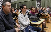 Franco (terceira pola dereita) e Hermo, (quinta) acudiron � presentaci�n dos traballos. 