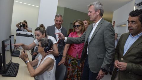 El presidente de la Xunta, Alfonso Rueda, inauguró el nuevo centro terapéutico de Afapo en Pontevedra, junto a otras autoridades