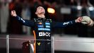 Lando Norris, celebrando en el podio de Abu Dhabi su campeonato de f�rmula 1.