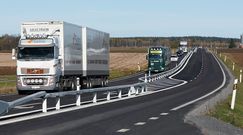 CARRETERAS 2+1 Ejemplo de un tramo con la configuraci�n 2+1 en el que se a�ade un carril durante varios kil�metros para realizar adelantamientos con seguridad