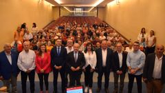 Autoridades y los usuarios y trabajadores de las residencias en la Diputacin de Lugo